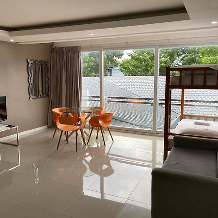 Chequers Suites Subic Bay Olongapo Dış mekan fotoğraf